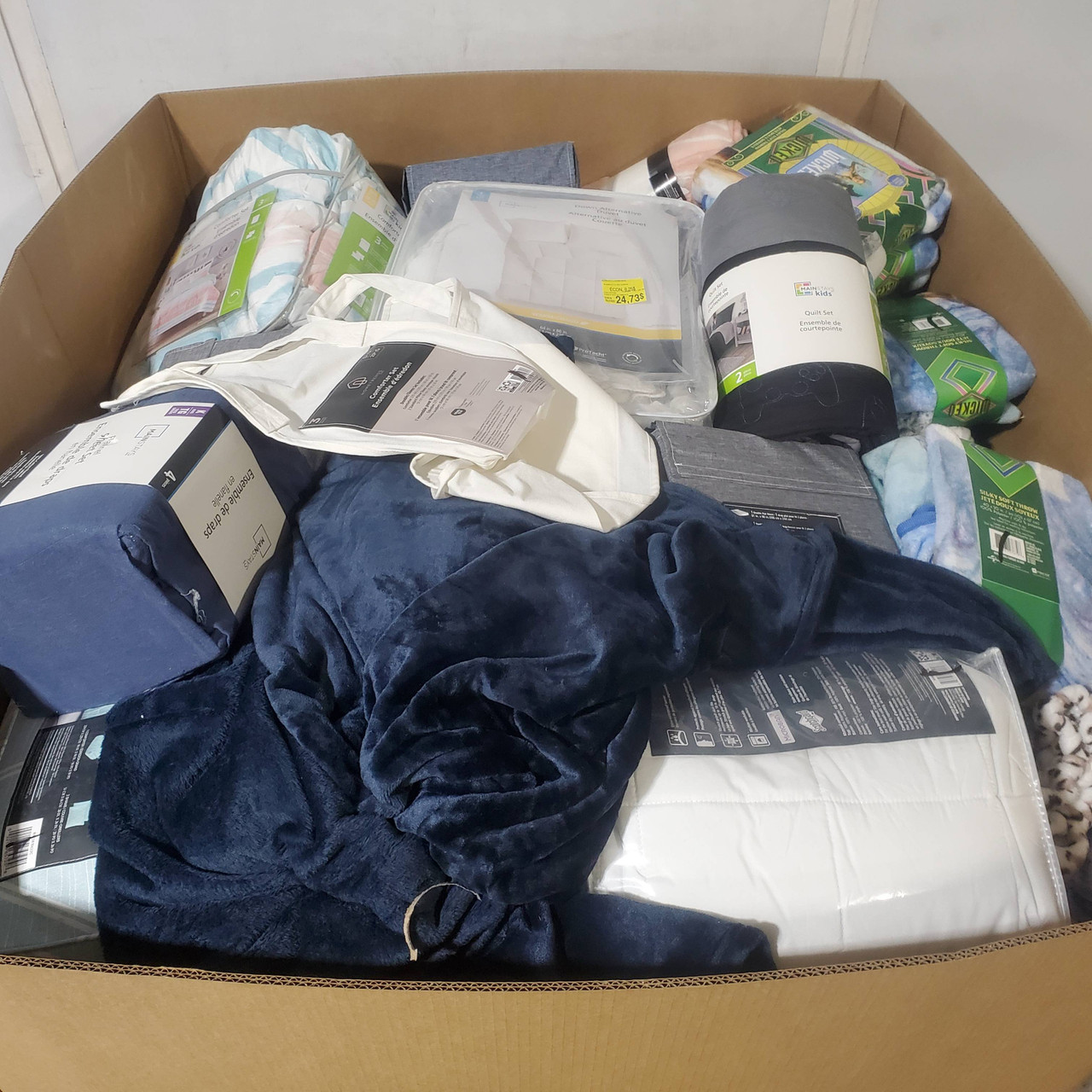 75 units of Bedding - MSRP $2,202 - Returns (Lot # 969410)