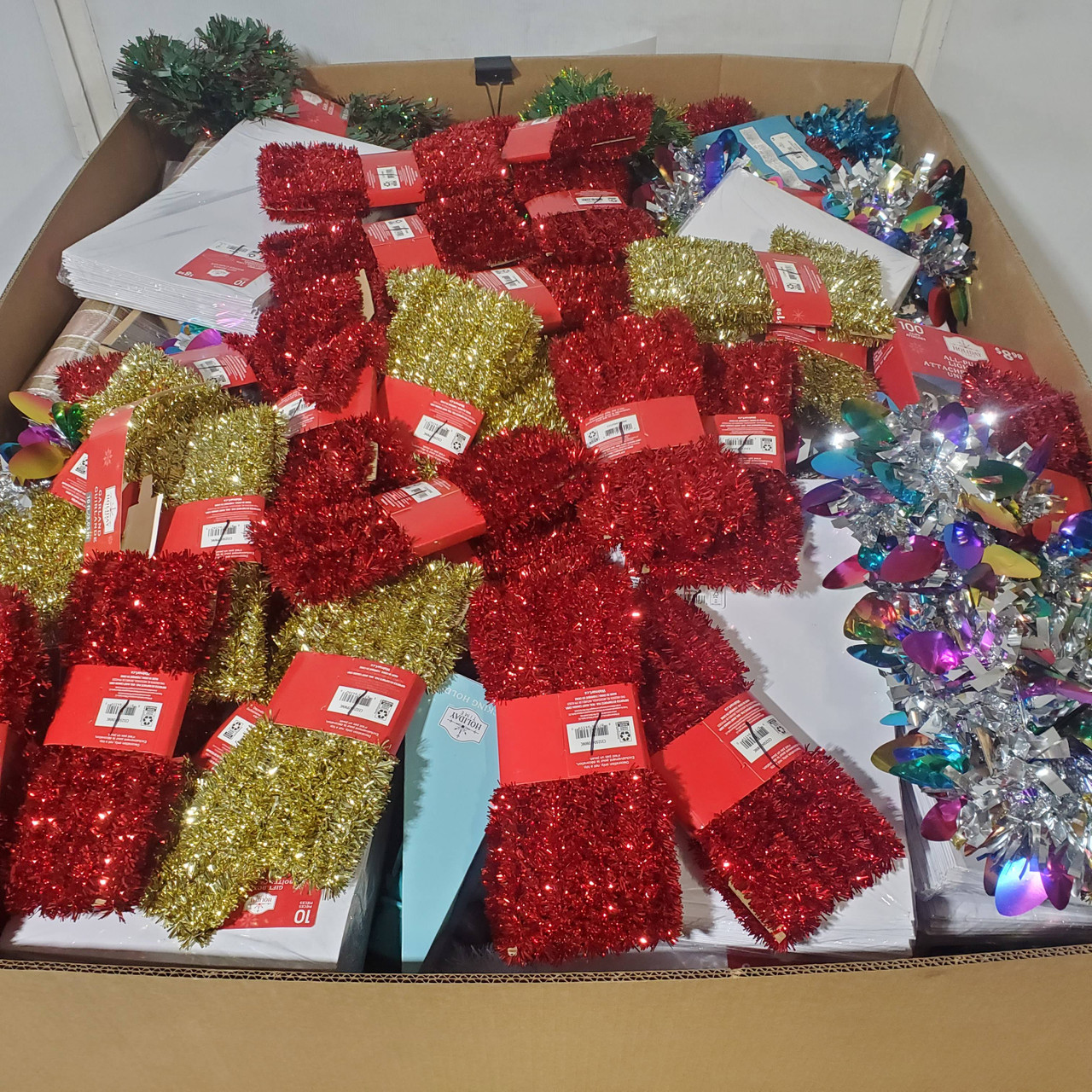 869 units of Christmas - MSRP $4,884 - Returns (Lot # 970111)