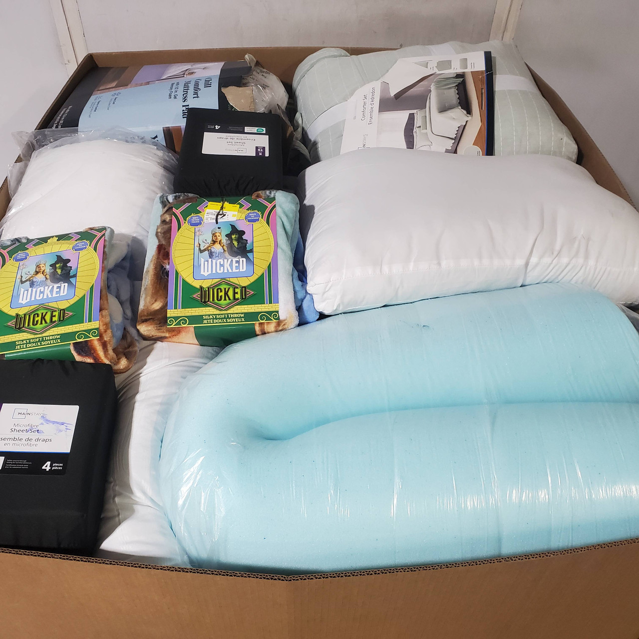125 units of Bedding - MSRP $3,389 - Returns (Lot # 969919)