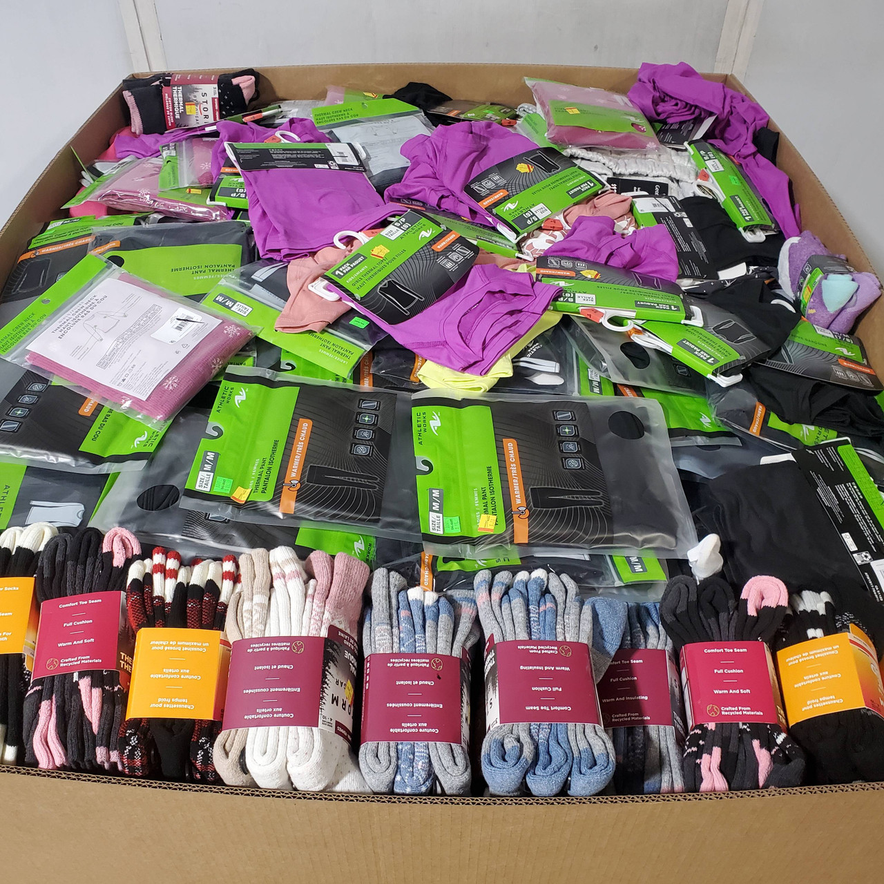 783 units of Clothing & Accessories - MSRP $10,655 - Returns (Lot # 970915)