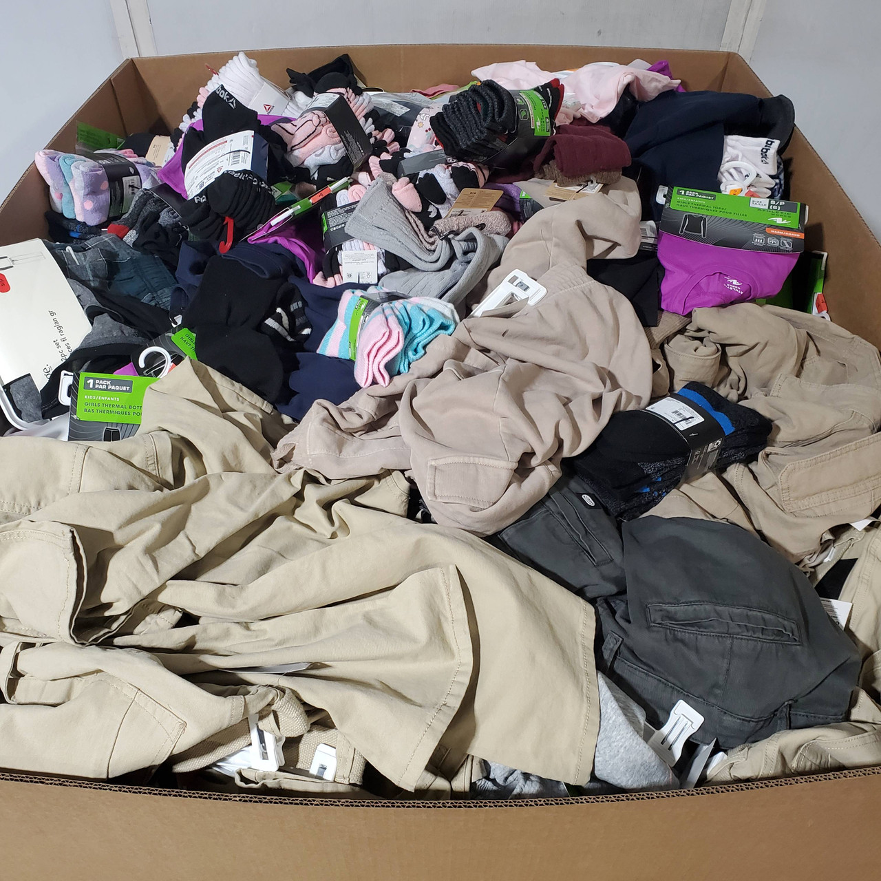 655 units of Clothing & Accessories - MSRP $9,095 - Returns (Lot # 971308)