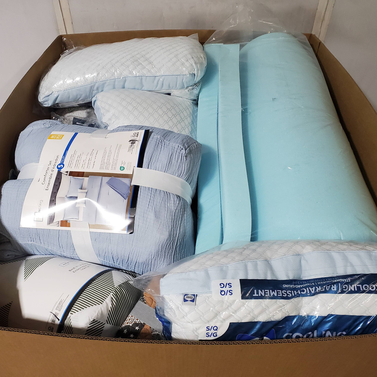 50 units of Bedding - MSRP $1,475 - Returns (Lot # 971206)