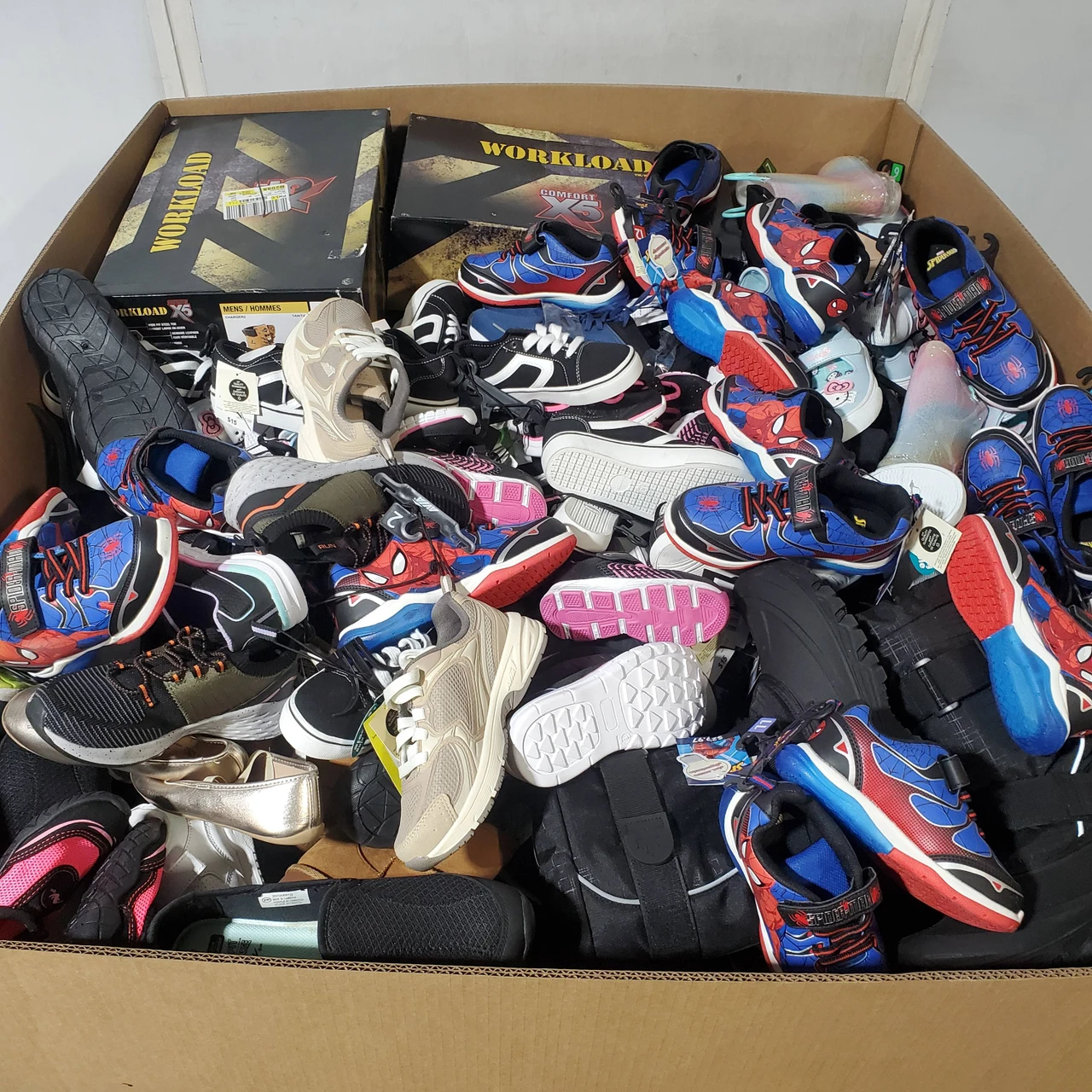 312 units of Shoes (pair) - MSRP $8,594 - Returns (Lot # 969909)