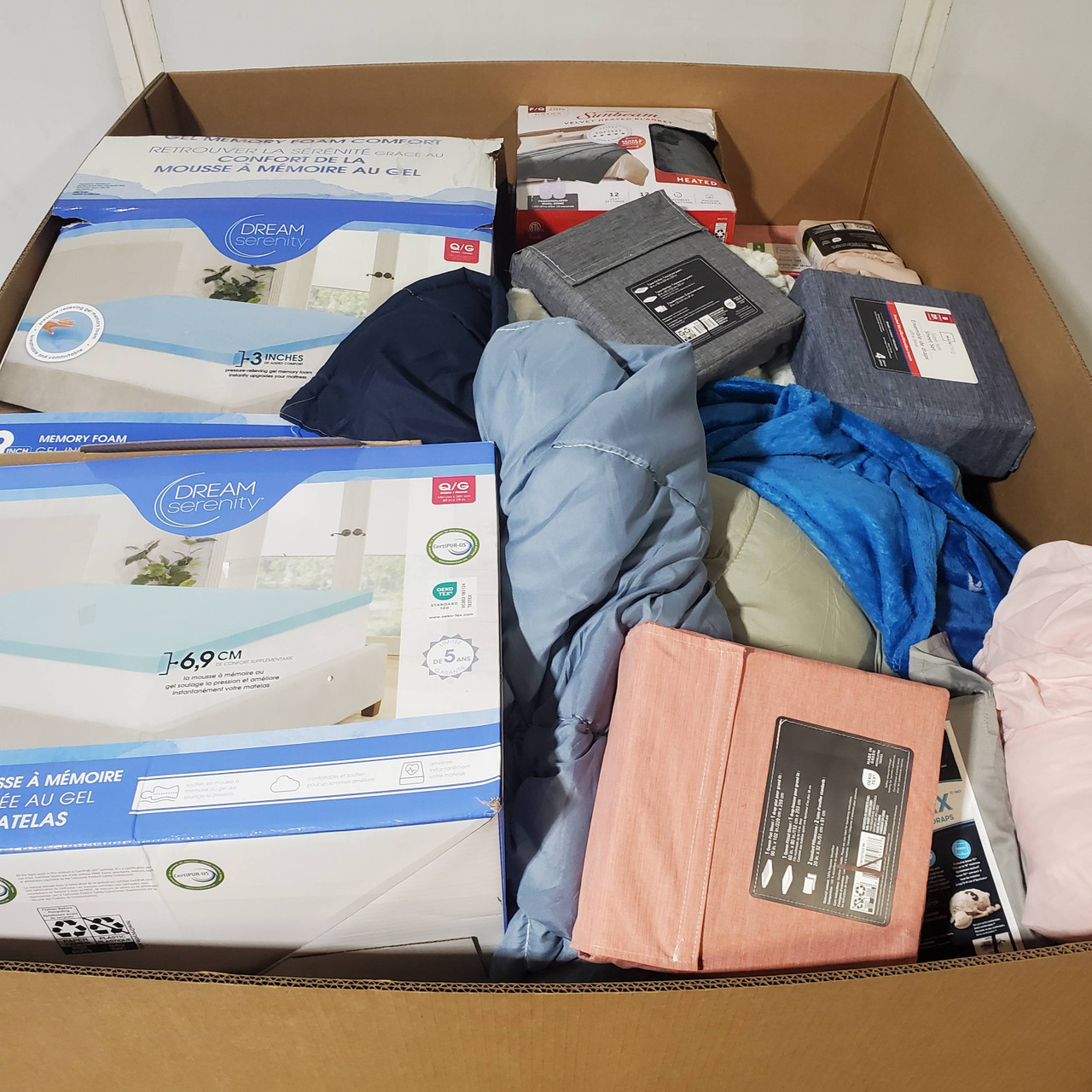 89 units of Bedding - MSRP $2,374 - Returns (Lot # 972118)