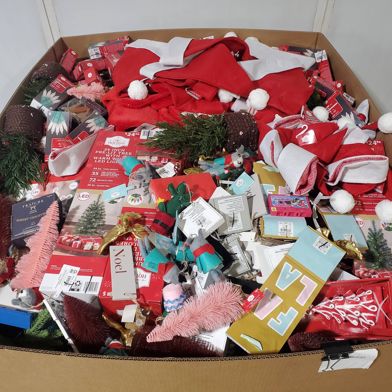 747 units of Christmas - MSRP $4,085 - Returns (Lot # 972102)