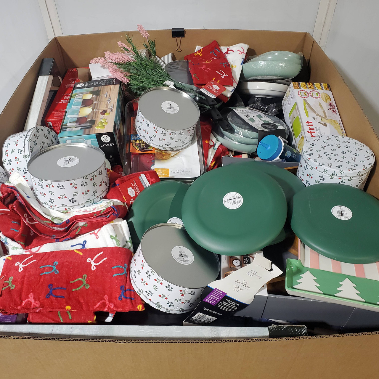 266 units of Home Products - MSRP $3,861 - Returns (Lot # 972709)