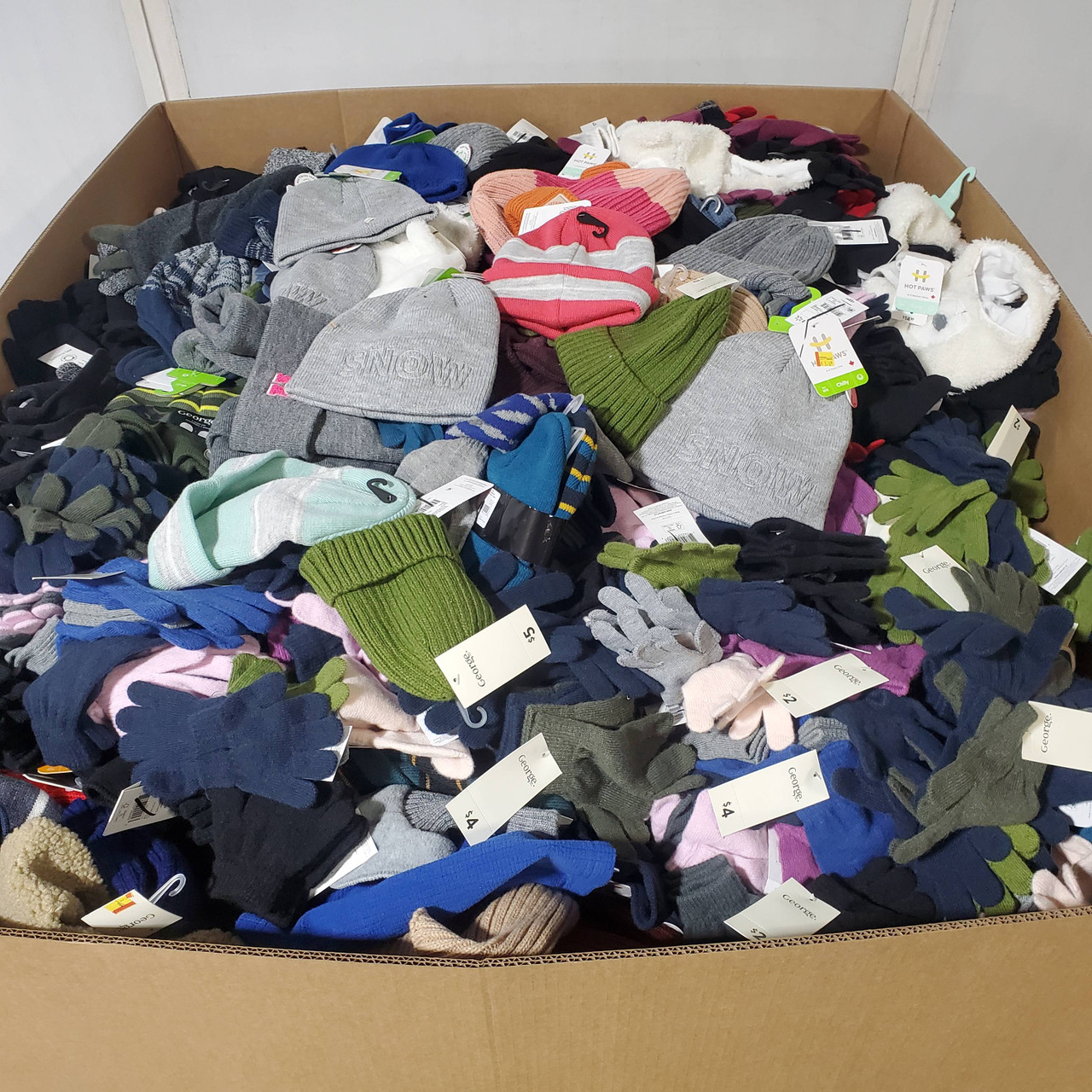 1528 units of Winter Accessories - MSRP $12,327 - Returns (Lot # 972706)