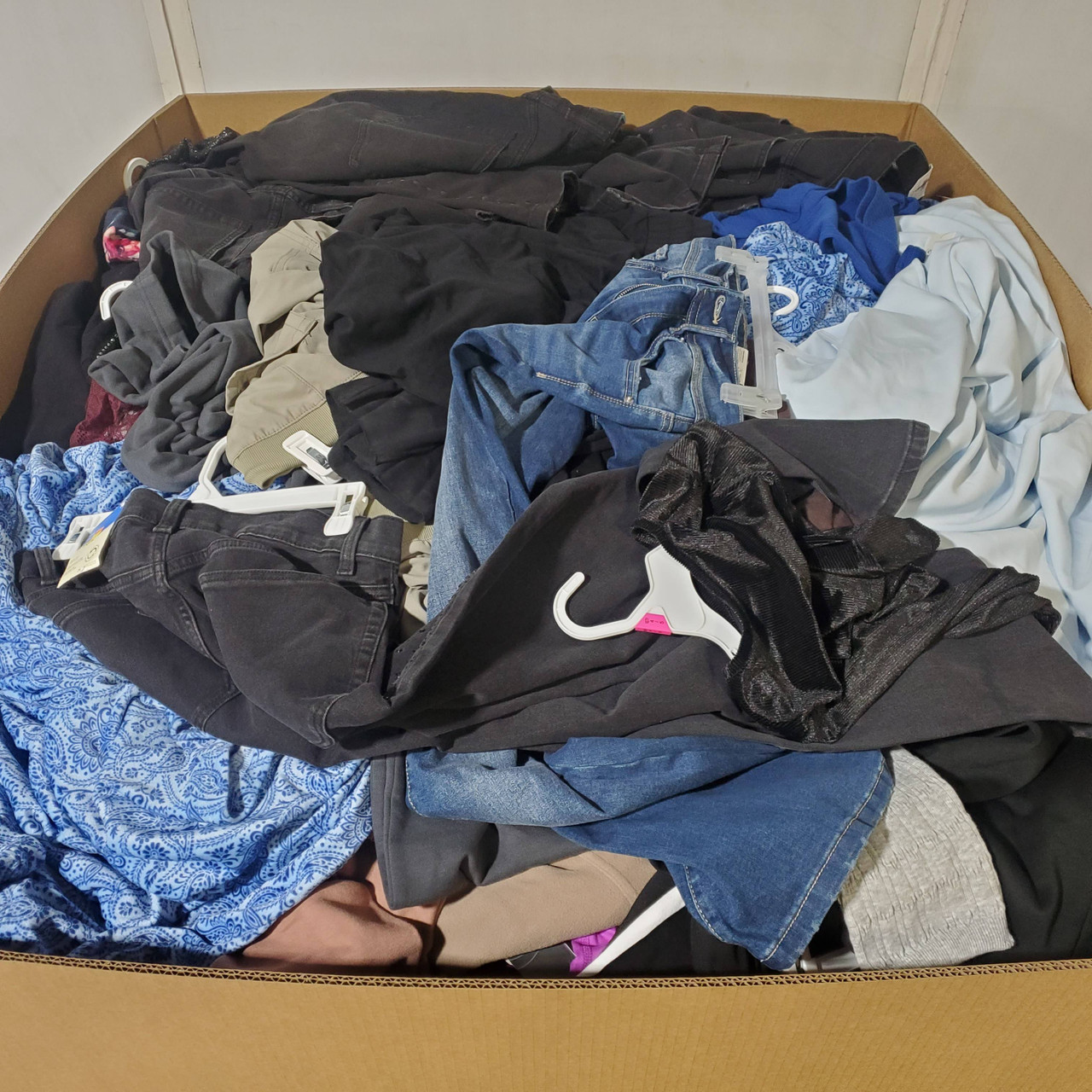 713 units of Clothing & Accessories - MSRP $10,074 - Returns (Lot # 973105)