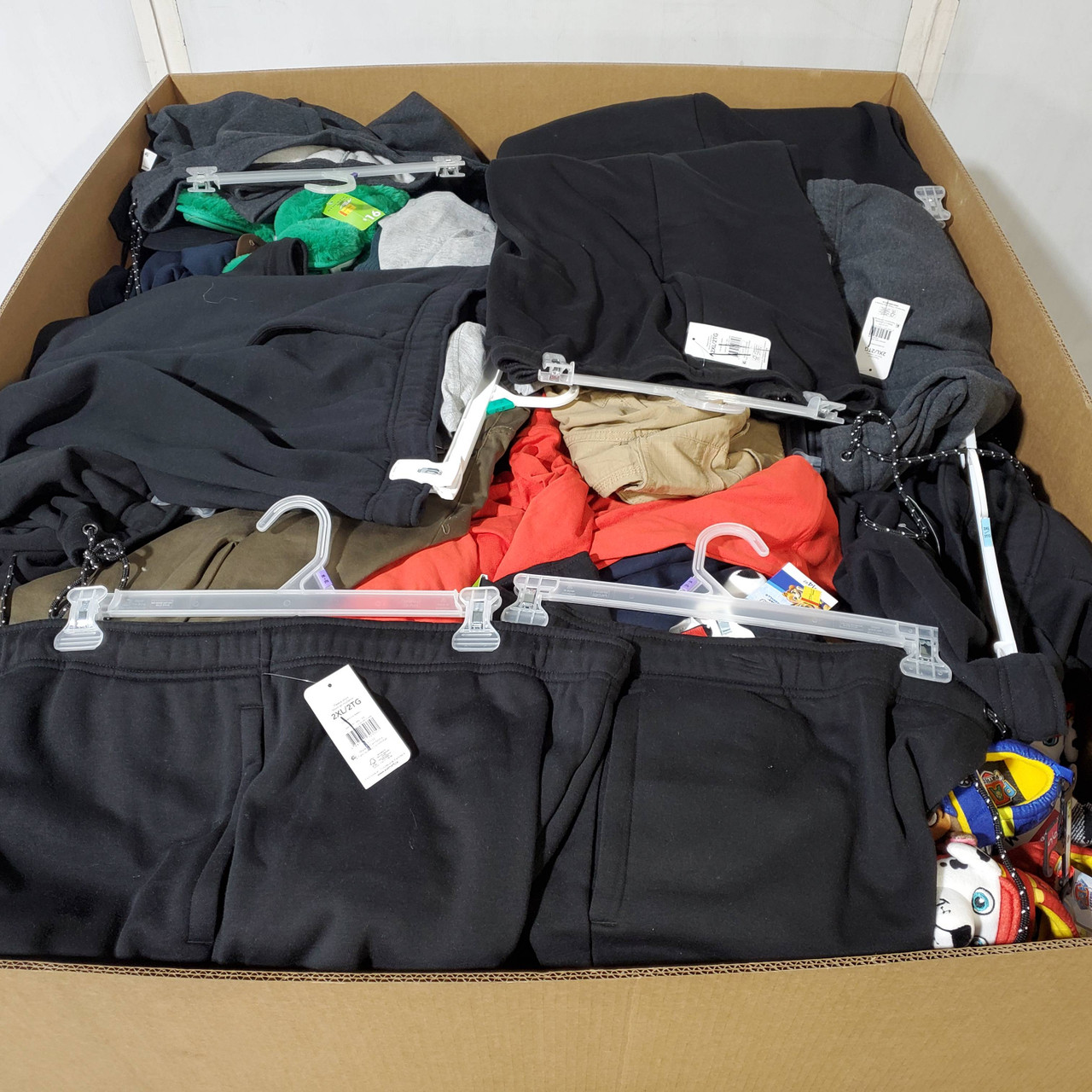 472 units of Clothing & Accessories - MSRP $6,881 - Returns (Lot # 973510)