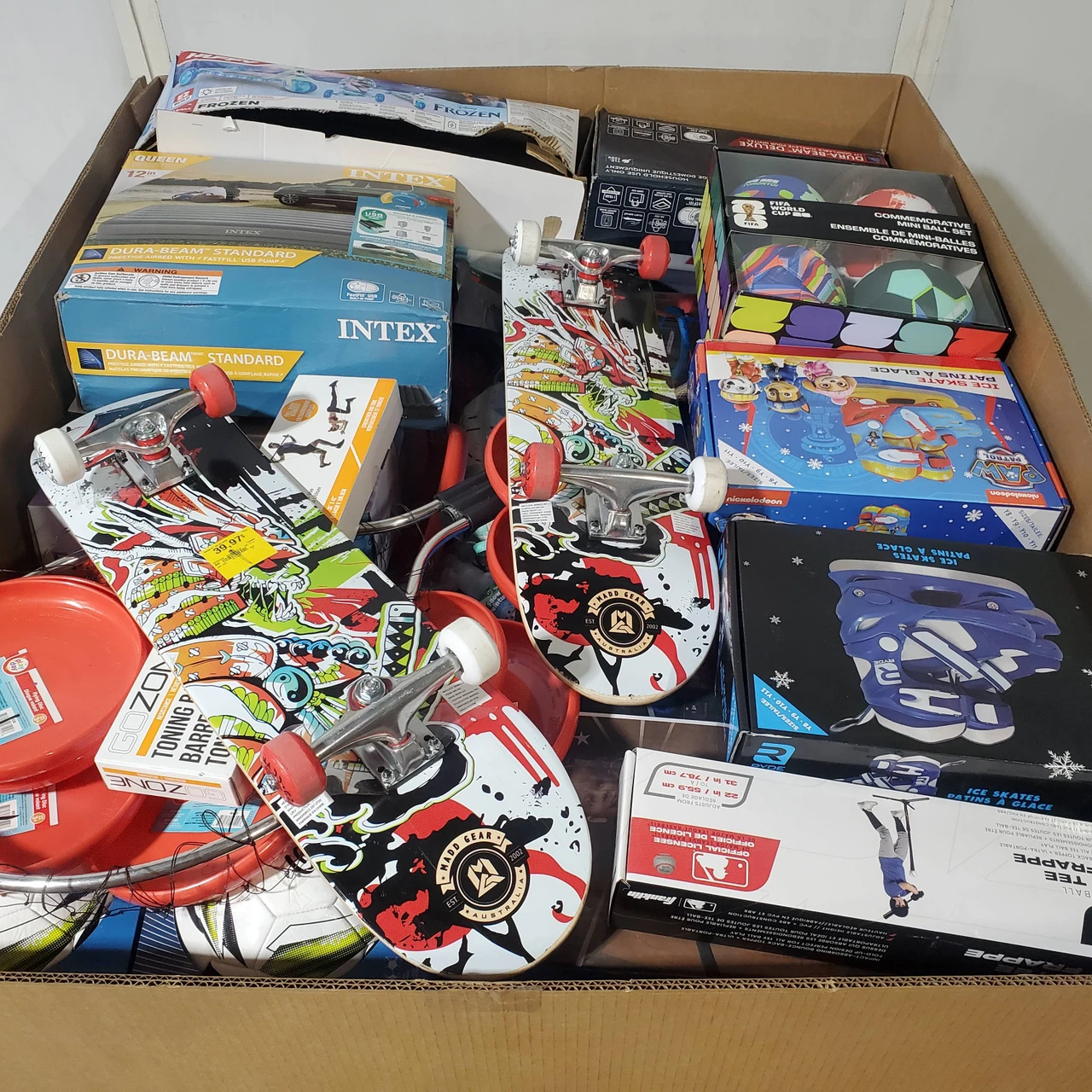 165 units of Sporting Goods - MSRP $3,098 - Returns (Lot # 974407)