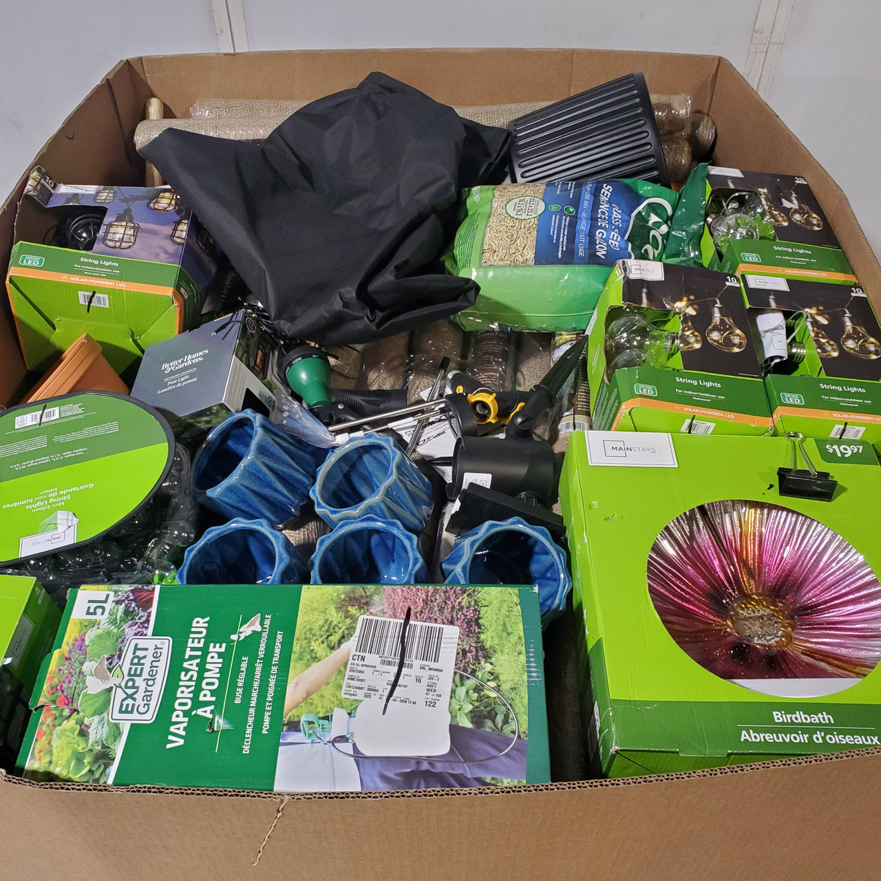 200 units of Garden & Accessories - MSRP $3,032 - Returns (Lot # 967503)