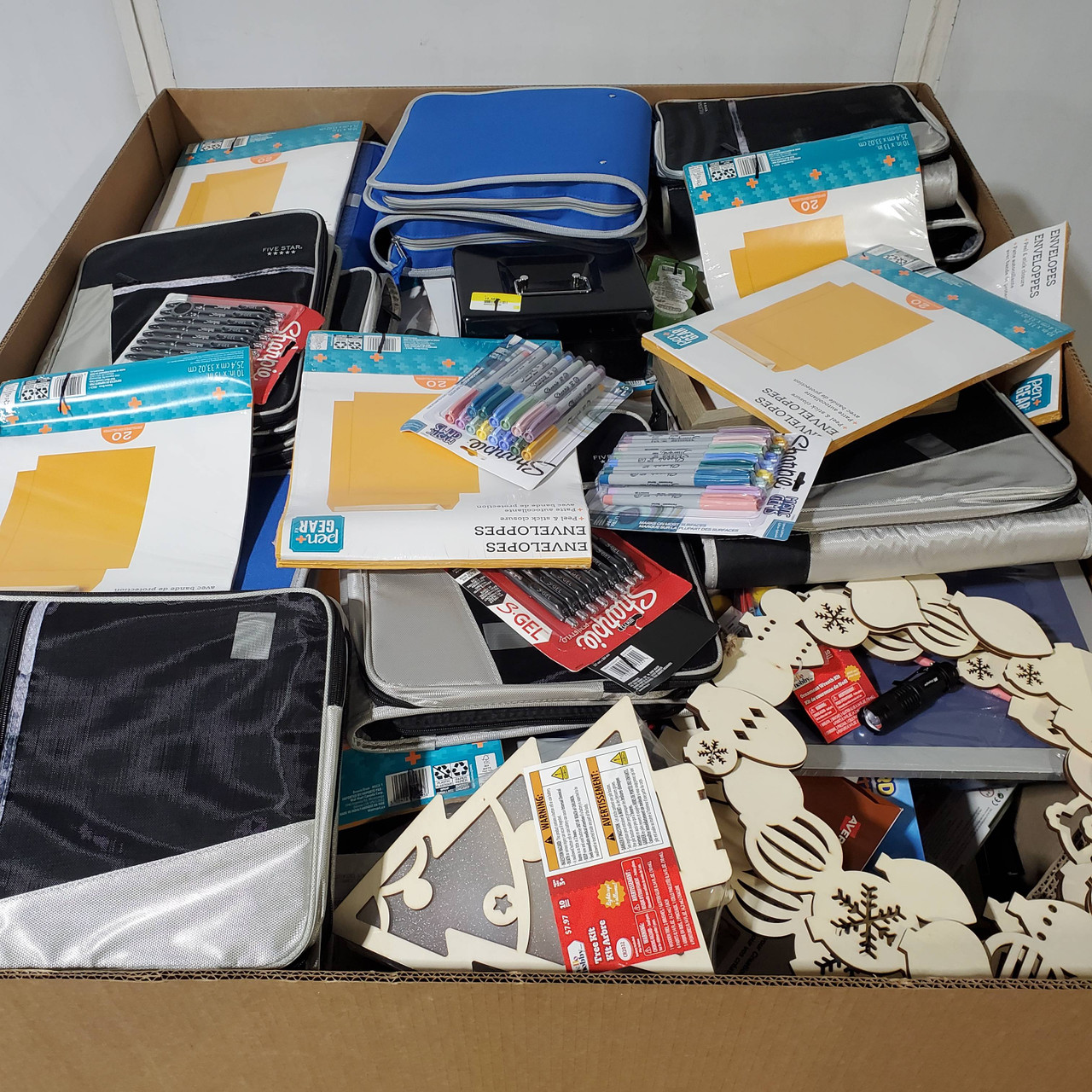 652 units of Office & School Supplies - MSRP $4,915 - Returns (Lot # 975012)