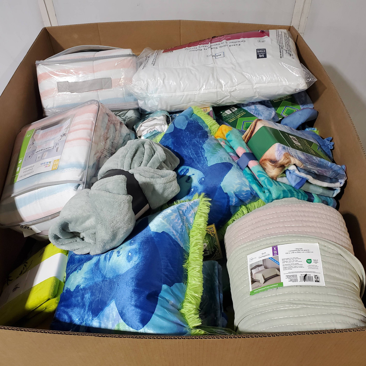 95 units of Bedding - MSRP $2,395 - Returns (Lot # 975821)