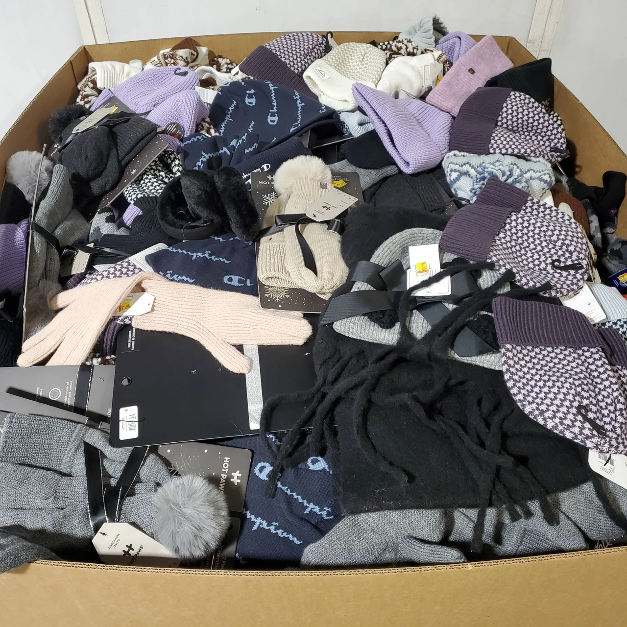 898 units of Winter Accessories - MSRP $12,469 - Returns (Lot # 975829)