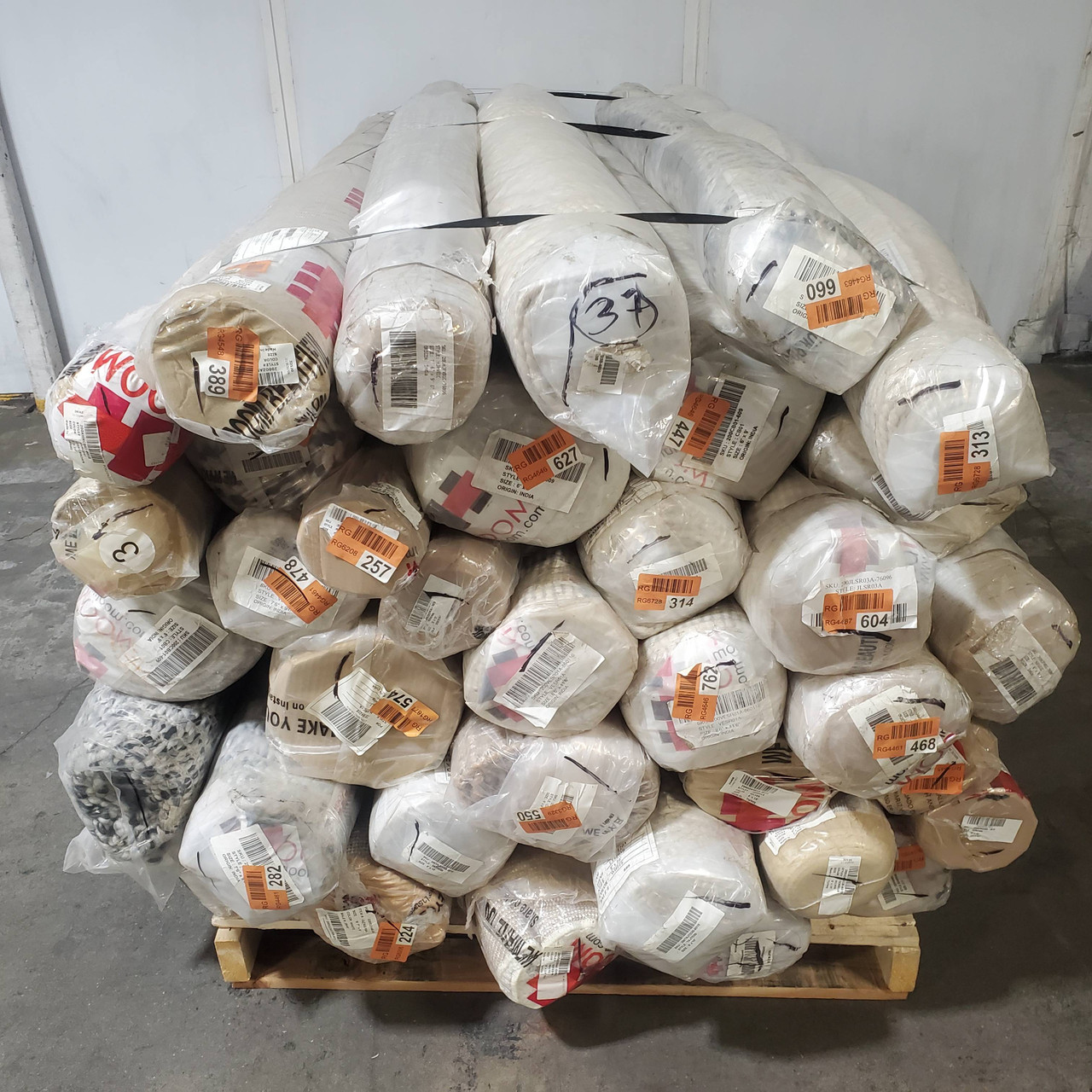 37 units of Rugs - MSRP $7,400 - Brand New (Lot # 932205)