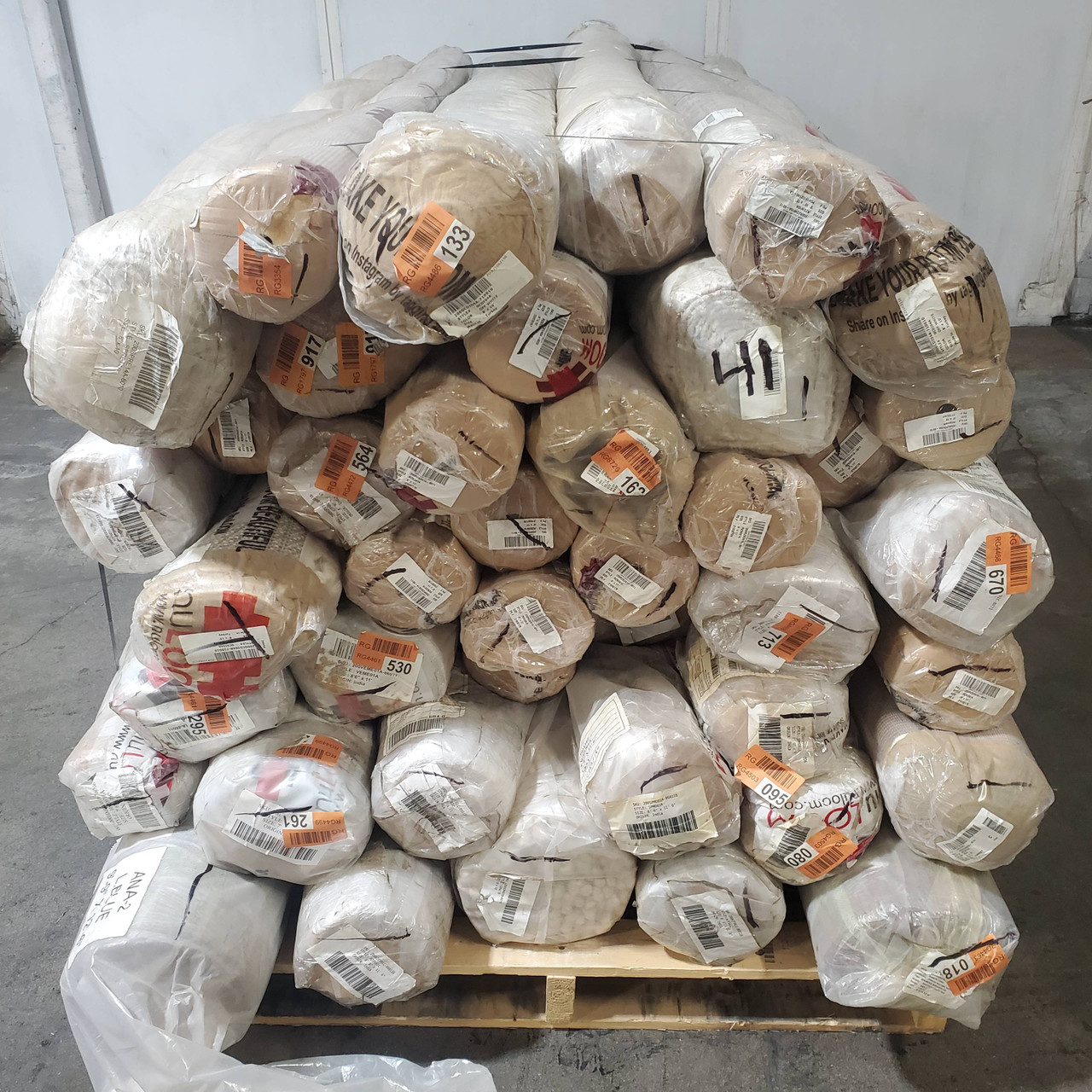 41 units of Rugs - MSRP $8,200 - Brand New (Lot # 932221)
