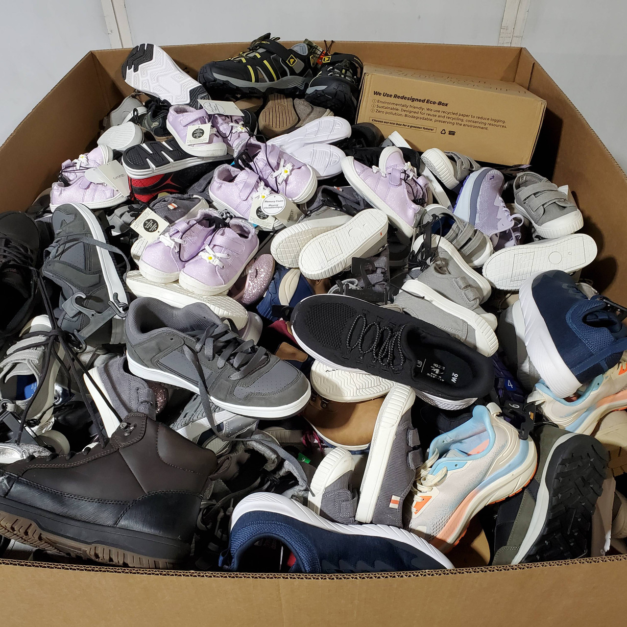 291 units of Shoes (pair) - MSRP $5,824 - Returns (Lot # 978018)