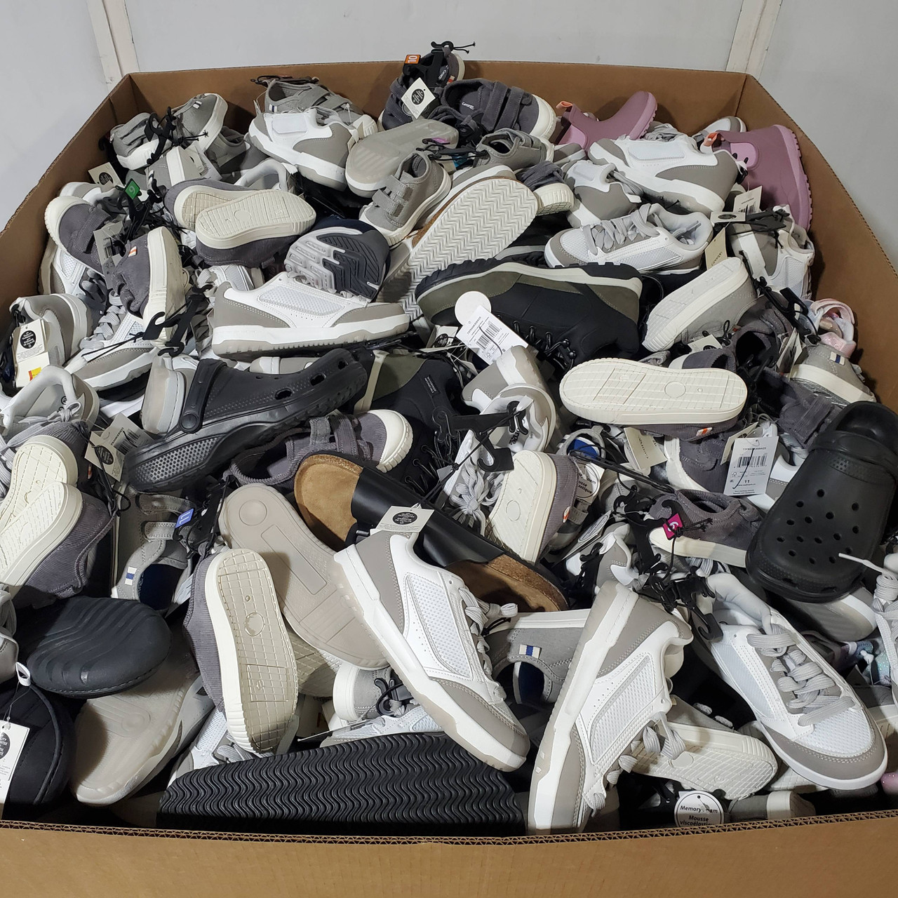 272 units of Shoes (pair) - MSRP $5,440 - Returns (Lot # 982012)