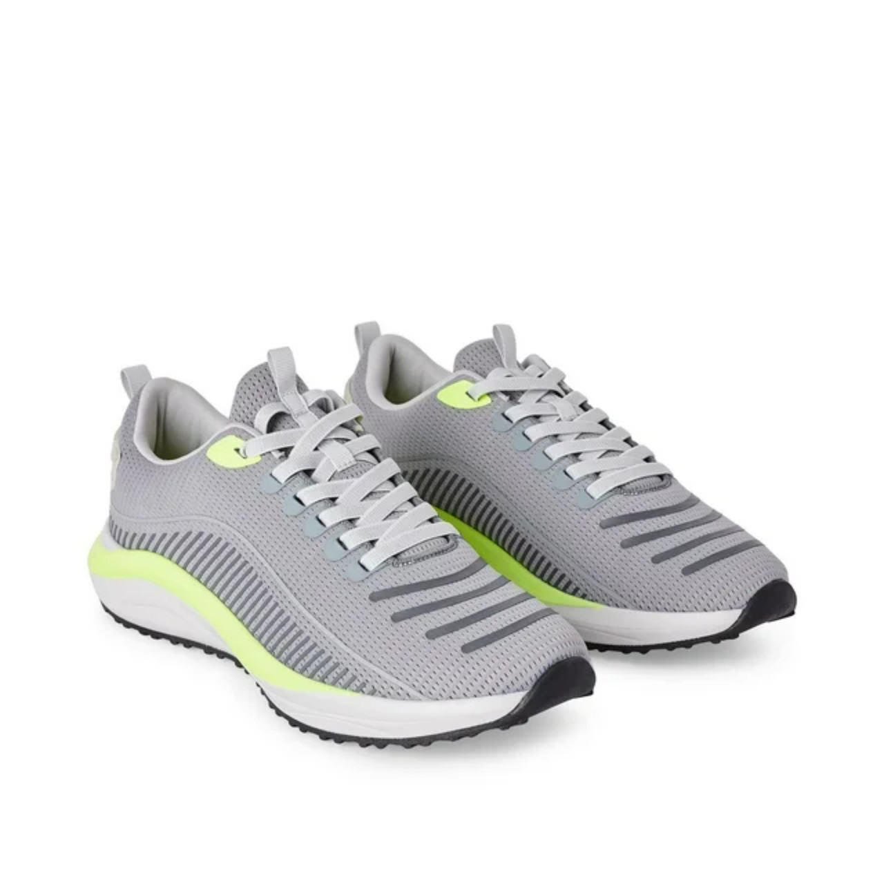 120 units of Men's Sports Shoes - MSRP $3,480 - Brand New (Lot # 984407)