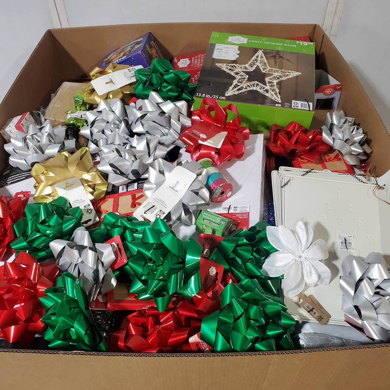 614 units of Christmas - MSRP $3,818 - Returns (Lot # 985707)