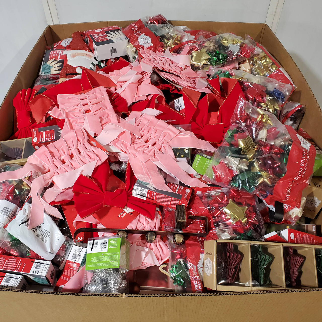 370 units of Christmas - MSRP $3,743 - Returns (Lot # 988110)