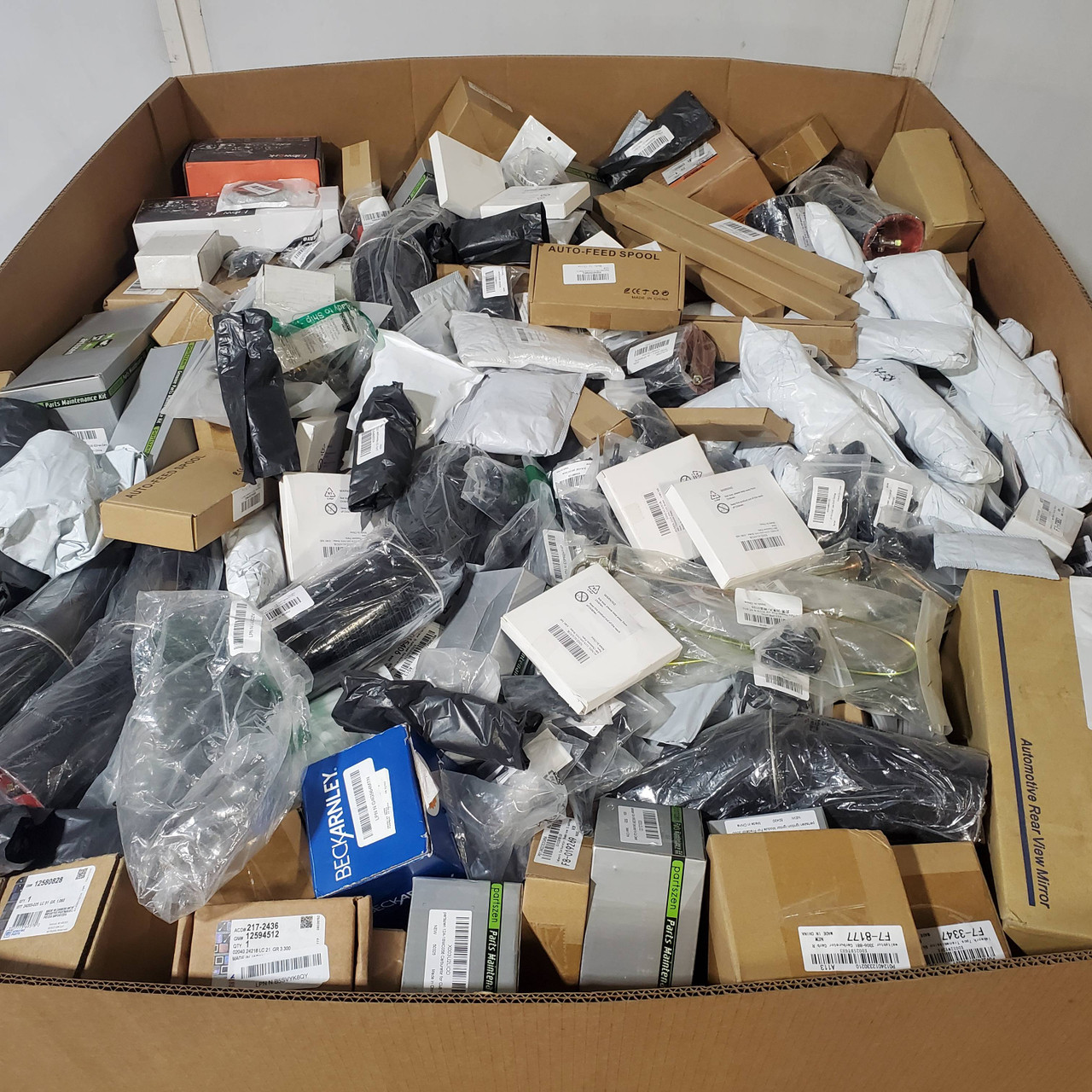 727 units of Auto Parts - MSRP $7,270 - Like New (Lot # 975312)