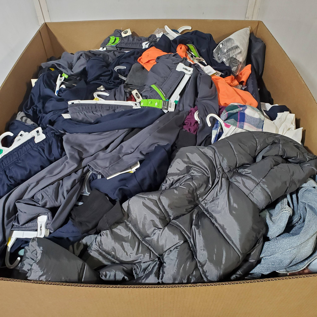 721 units of Clothing & Accessories - MSRP $7,210 - Returns (Lot # 985619)