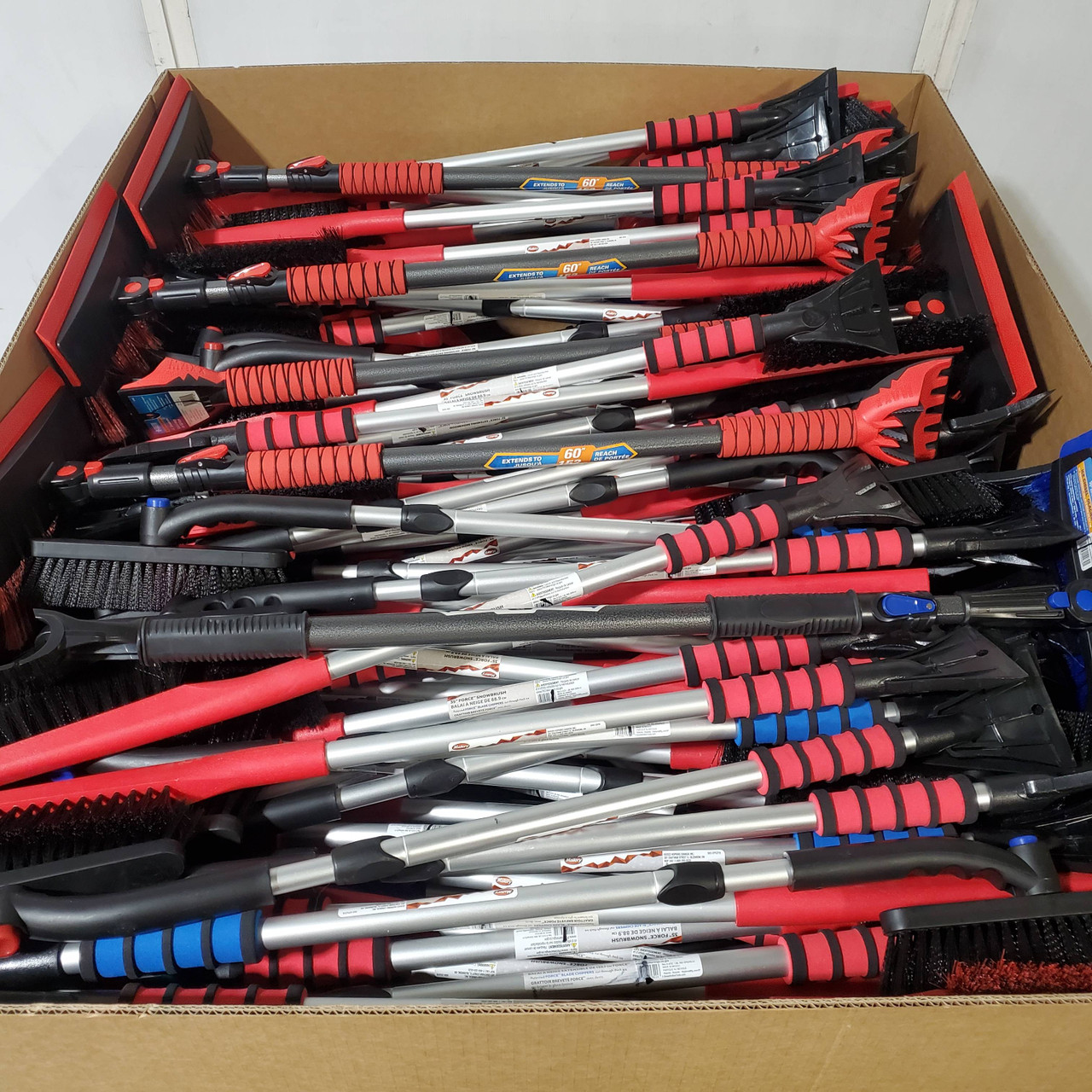 264 units of Snow Brushes & Shovels - MSRP $4,208 - Like New (Lot # 999109)
