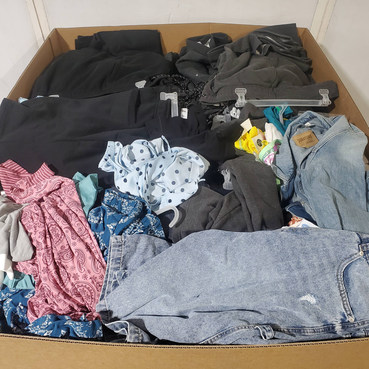 339 units of Clothing & Accessories - MSRP $3,390 - Like New (Lot # 1012606)