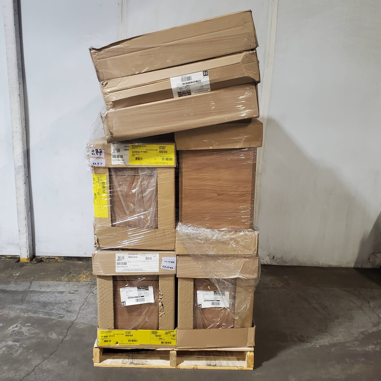 12 units of Office Furniture - MSRP $3,029 - Brand New (Lot # 1011418)