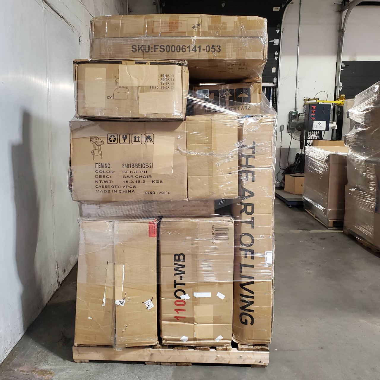 は 18 units of Home Furniture - MSRP $4,054 - Returns (Lot # 1023401