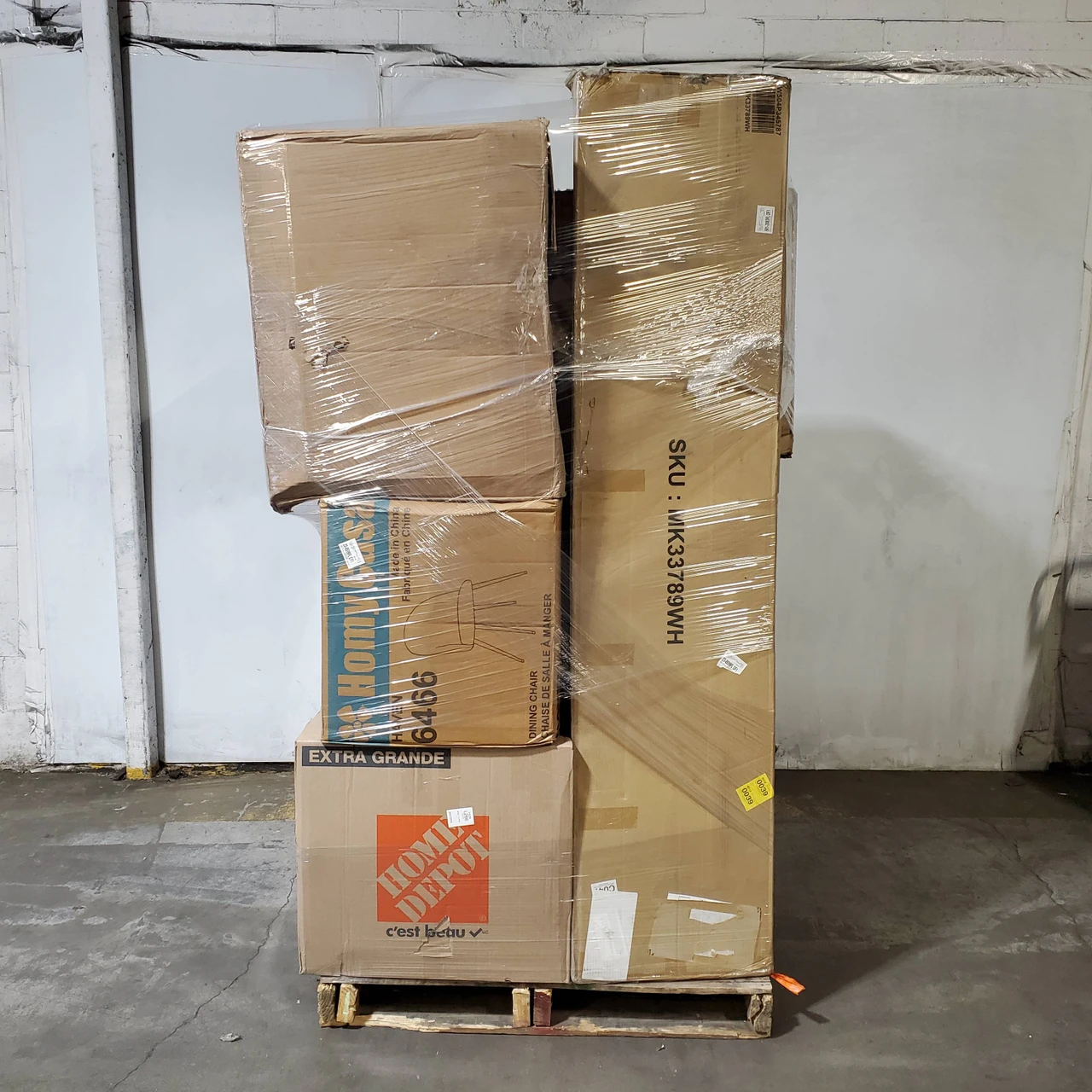 11 units of Unmanifested Furniture - MSRP $2,200 - Returns (Lot # 1039114)