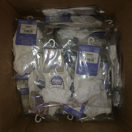 42 Units of White Socks Kids Size 0 (17-19) - MSRP 462$ - Brand New (Lot # CP5439245)