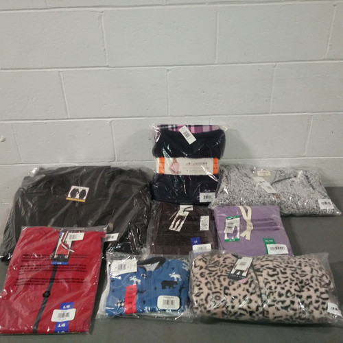 77 Units of Clothing & Accessories - MSRP 4012$ - Brand New (Lot # 562863)