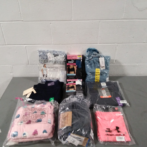 81 Units of Clothing & Accessories - MSRP 3011$ - Returns (Lot # 567217)