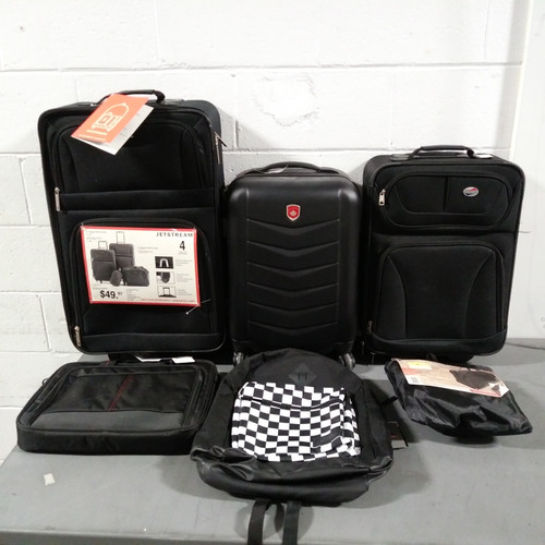 13 Units of Luggages & Bags - MSRP 745$ - Returns (Lot # 567905)