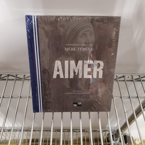 40 Units of Book:  Aimer - Mother Teresa - MSRP 400$ - Brand New (Lot # CP576406)