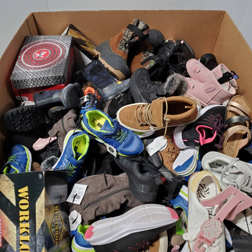132 units of Shoes (pair) - MSRP $4,421 - Returns (Lot # 694922)