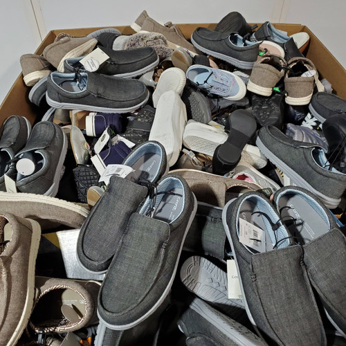 289 units of Shoes (pair) - MSRP $7,332 - Returns (Lot # 767117)