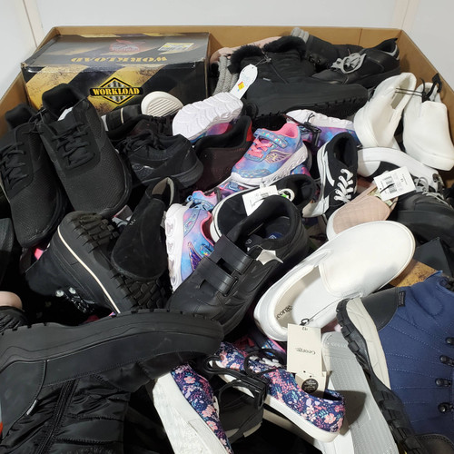 200 units of Shoes (pair) - MSRP $5,581 - Returns (Lot # 767911)