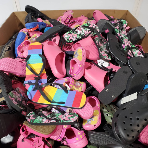 413 units of Sandals (pair) - MSRP $5,604 - Returns (Lot # 768414)