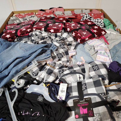 692 units of Women Clothing - MSRP $7,509 - Returns (Lot # 768528