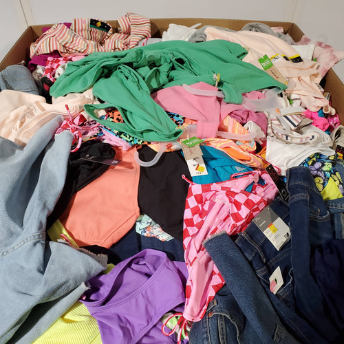 805 units of Women Clothing - MSRP $13,564 - Returns (Lot # 749118) -  Restock Canada