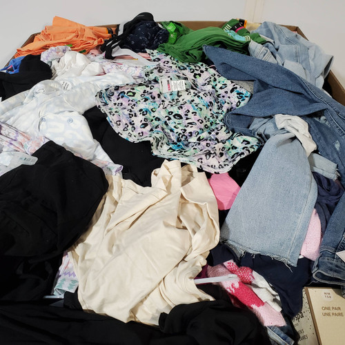 929 units of Women Clothing - MSRP $14,384 - Returns (Lot # 773921)