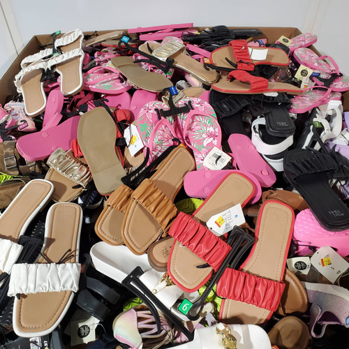 623 units of Sandals (pair) - MSRP $9,094 - Returns (Lot # 776511)