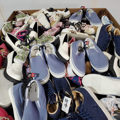 282 units of Shoes (pair) - MSRP $8,983 - Returns (Lot # 776531)