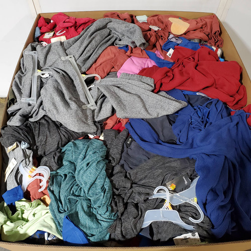 898 units of Clothing & Accessories - MSRP $11,036 - Returns (Lot # 878119)