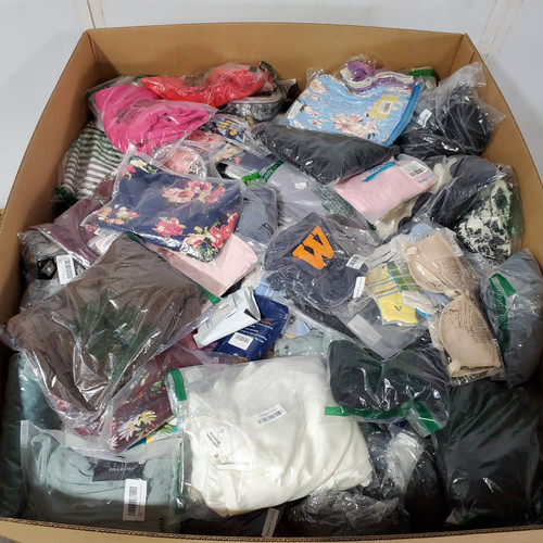718 units of Clothing & Accessories - MSRP $22,348 - Returns (Lot # 893007)