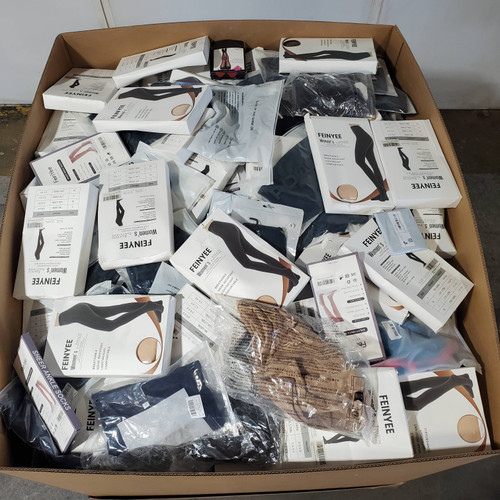 837 units of Clothing & Accessories - MSRP $15,587 - Returns (Lot # 895704)