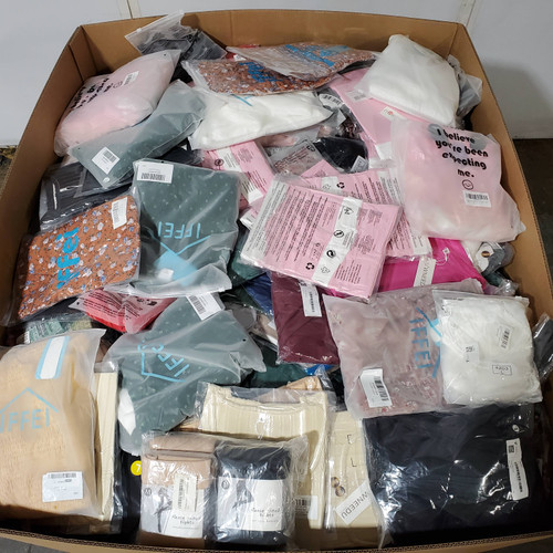 730 units of Clothing & Accessories - MSRP $15,330 - Returns (Lot # 895733)